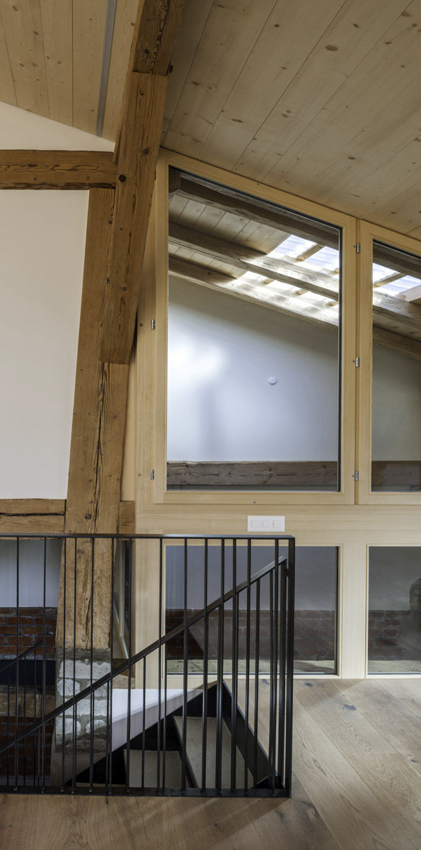 Arrivée escalier à la mezzanine