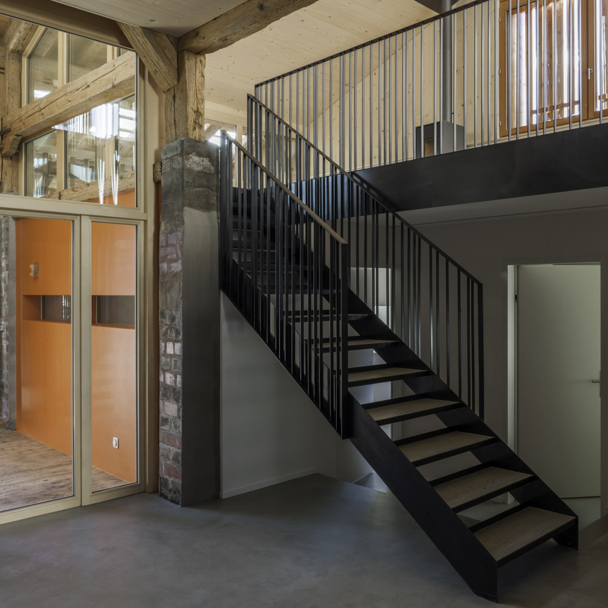 Escalier et sas d'entrée
