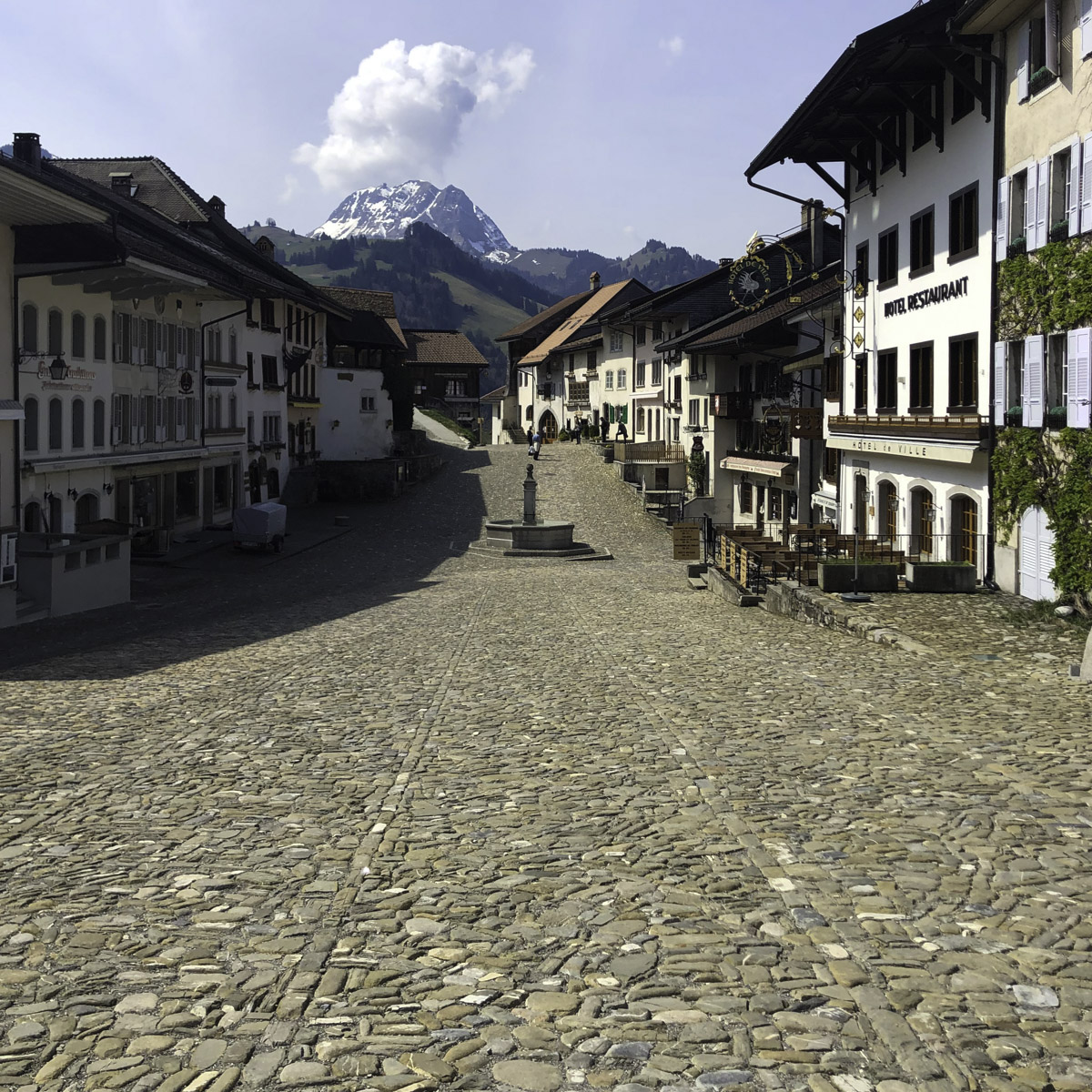Ville de Gruyères place principale