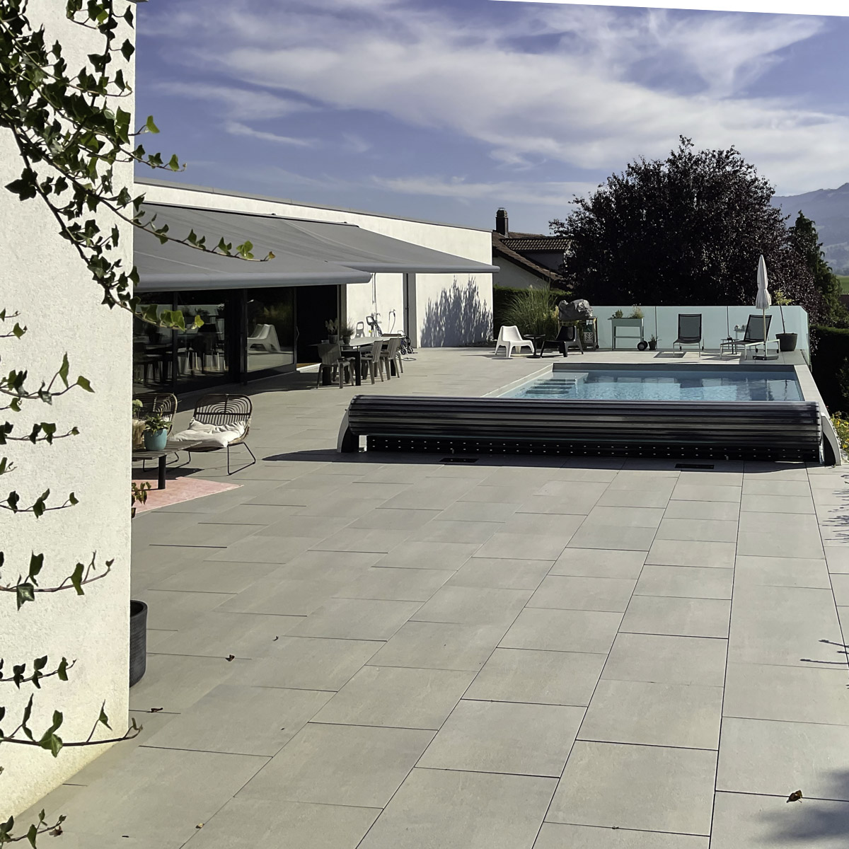 Piscine et terrasse